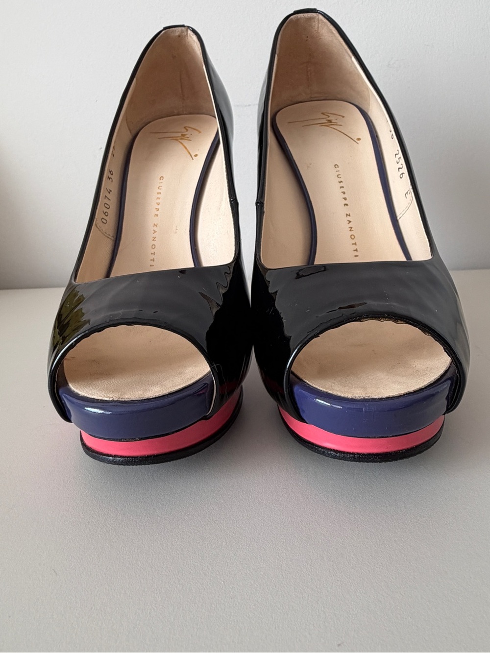 Giuseppe Zanotti Black Patent Peep-Toe High Heels with Pink Platform - Picture 6 of 8